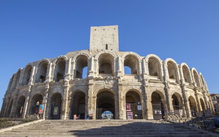 Strövtåg i Julius Caesars Arelate image